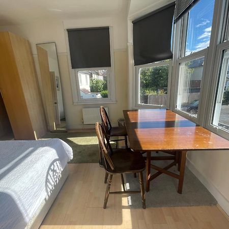 Room With Private Bathroom And Shared Kitchen لندن المظهر الخارجي الصورة