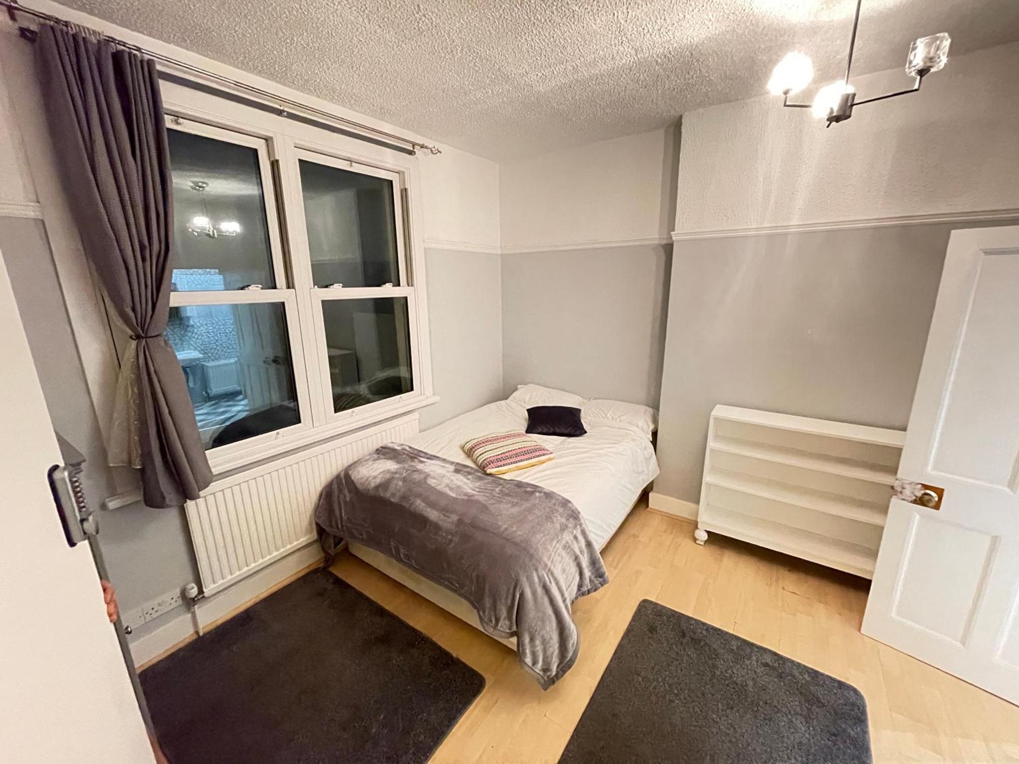 Room With Private Bathroom And Shared Kitchen لندن المظهر الخارجي الصورة