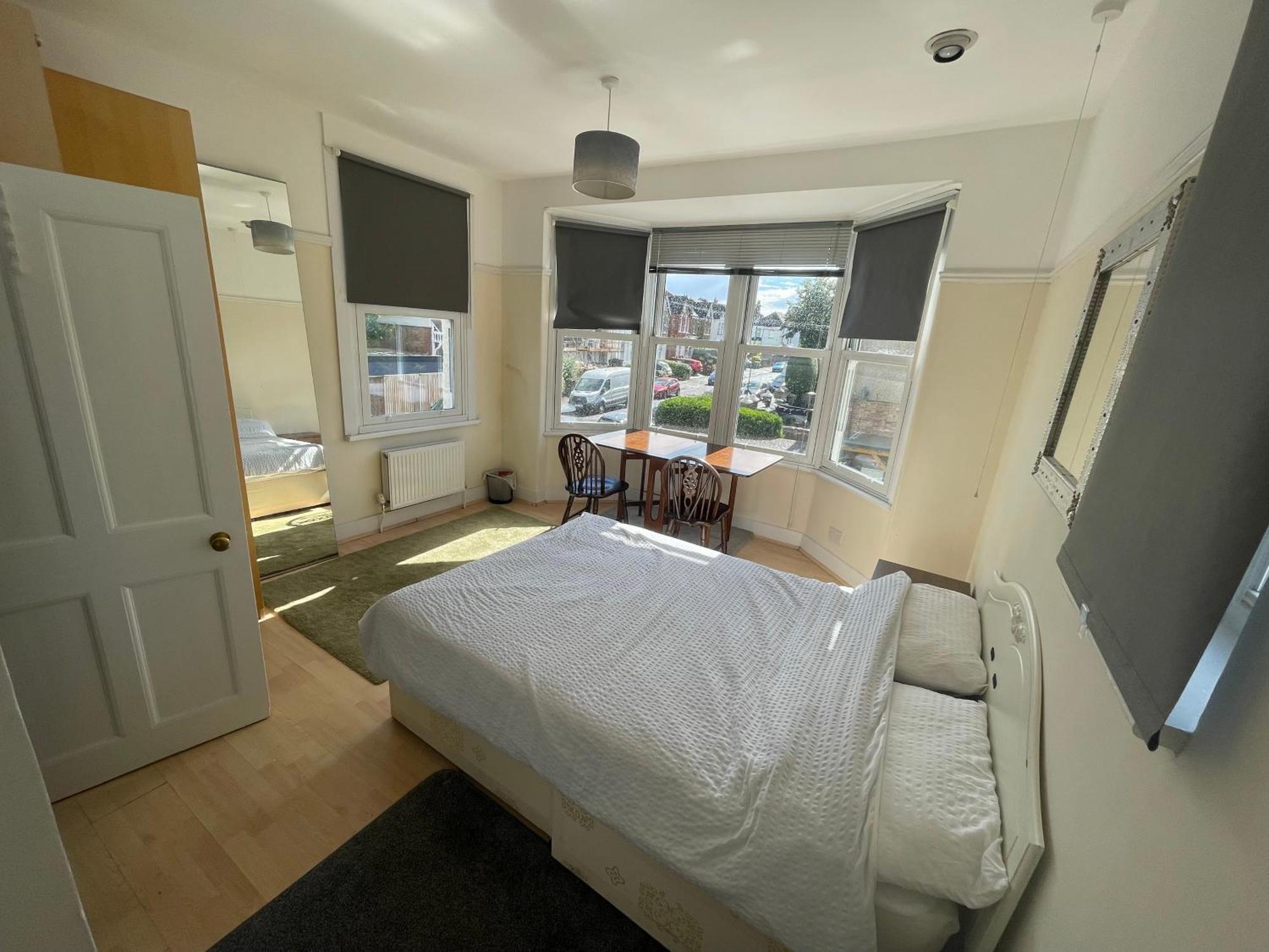 Room With Private Bathroom And Shared Kitchen لندن المظهر الخارجي الصورة